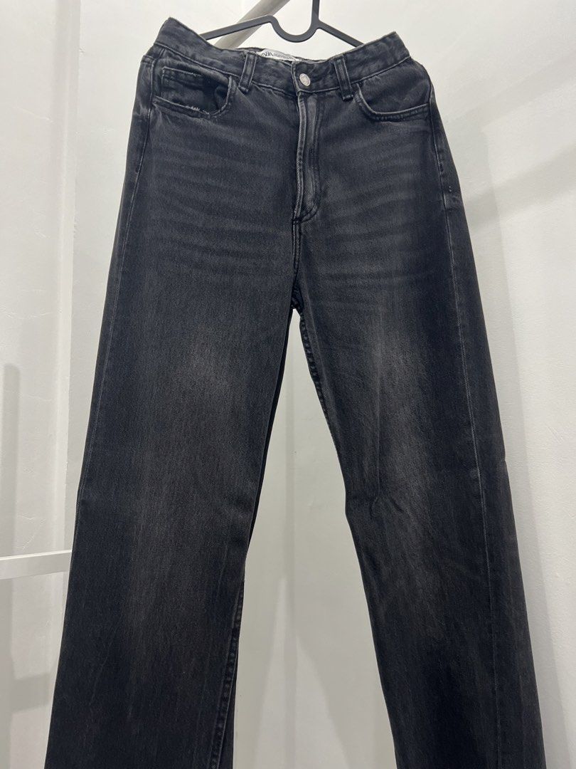 Zara Black Washed Wide Leg Jeans (Category: Jeans) located in Pasay City. Submitted by yennszx (Listing ID 1454214292, Image 2). Description: Zara Black Washed Wide Leg Jeans Brand New Size: 26-27 .