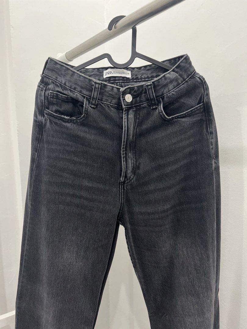 Zara Black Washed Wide Leg Jeans (Category: Jeans) located in Pasay City. Submitted by yennszx (Listing ID 1454214292, Image 1). Description: Zara Black Washed Wide Leg Jeans Brand New Size: 26-27 .
