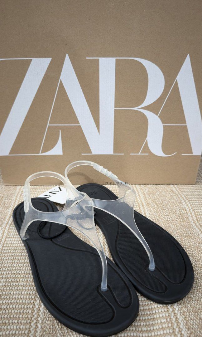 ZARA vinyl strap flat sandals (Category: Flats & Sandals) located in Malolos. Submitted by topicksph (Listing ID 1454250461, Image 3). Description: ZARA vinyl strap flat sandals Php 995 from JPY5,290 BNWT size: EUR37, US 6 1/2 EUR38, US 7 1/2.