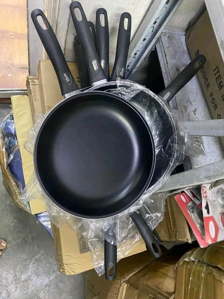 25cm Pan (Category: Cookware & Accessories) located in Makati City. Submitted by oideme (Listing ID 1454480472, Image 3). Description: .
