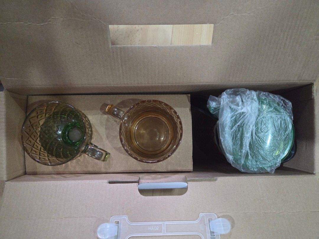 5-Pcs Pineapple Pattern Glass Pitcher & Cup Set (Category: Other Kitchenware & Tableware) located in Quezon City. Submitted by chennister (Listing ID 1454418003, Image 3). Description: Brand: Chunming ​Set Includes: 1x Glass Pitcher with Lid + 4x Matching Glass Cups ​Material: Thick Amber Glass (Pineapple Diamond Pattern) ​Condition: Brand New in Box, no scratches, no impurities, no cuts #homewareph #glasswareset #pitcherset #kitchenwareph #carou