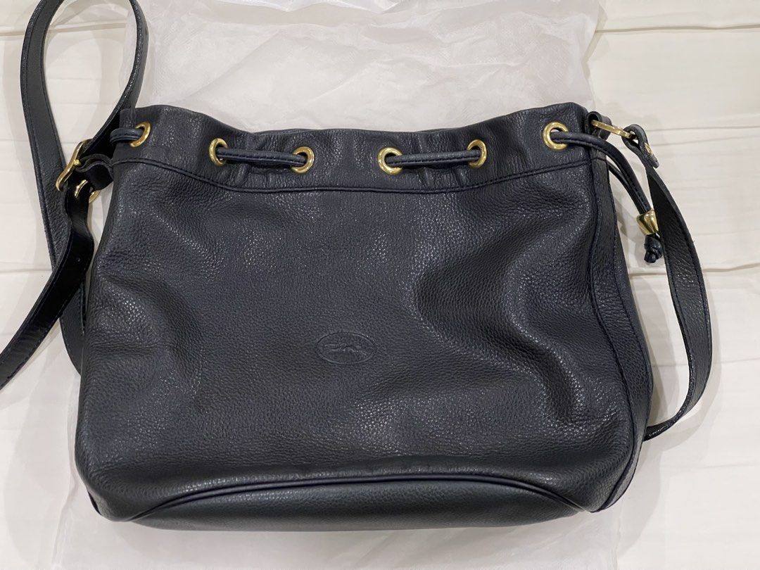 💯 Authentic Longchamp Bucket Bag (Category: Luxury Bags & Wallets) located in Antipolo. Submitted by immabratty (Listing ID 1454496077, Image 1). Description: Slightly negotiable RFS: Decluttering.