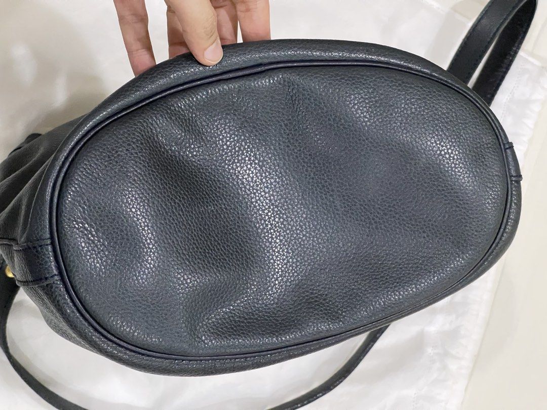 💯 Authentic Longchamp Bucket Bag (Category: Luxury Bags & Wallets) located in Antipolo. Submitted by immabratty (Listing ID 1454496077, Image 3). Description: Slightly negotiable RFS: Decluttering.