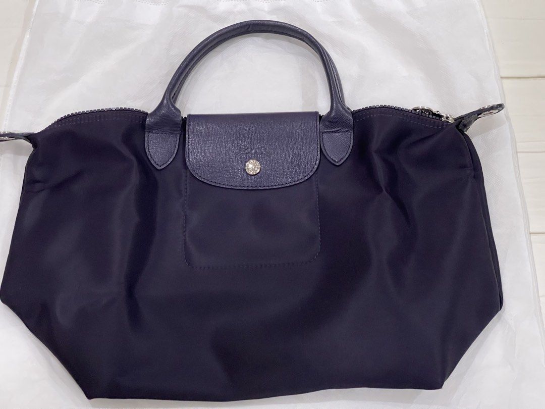 💯 Authentic Longchamp Le Pliage Neo M (Category: Luxury Bags & Wallets) located in Antipolo. Submitted by immabratty (Listing ID 1454496734, Image 1). Description: Slightly negotiable RFS: Decluttering.