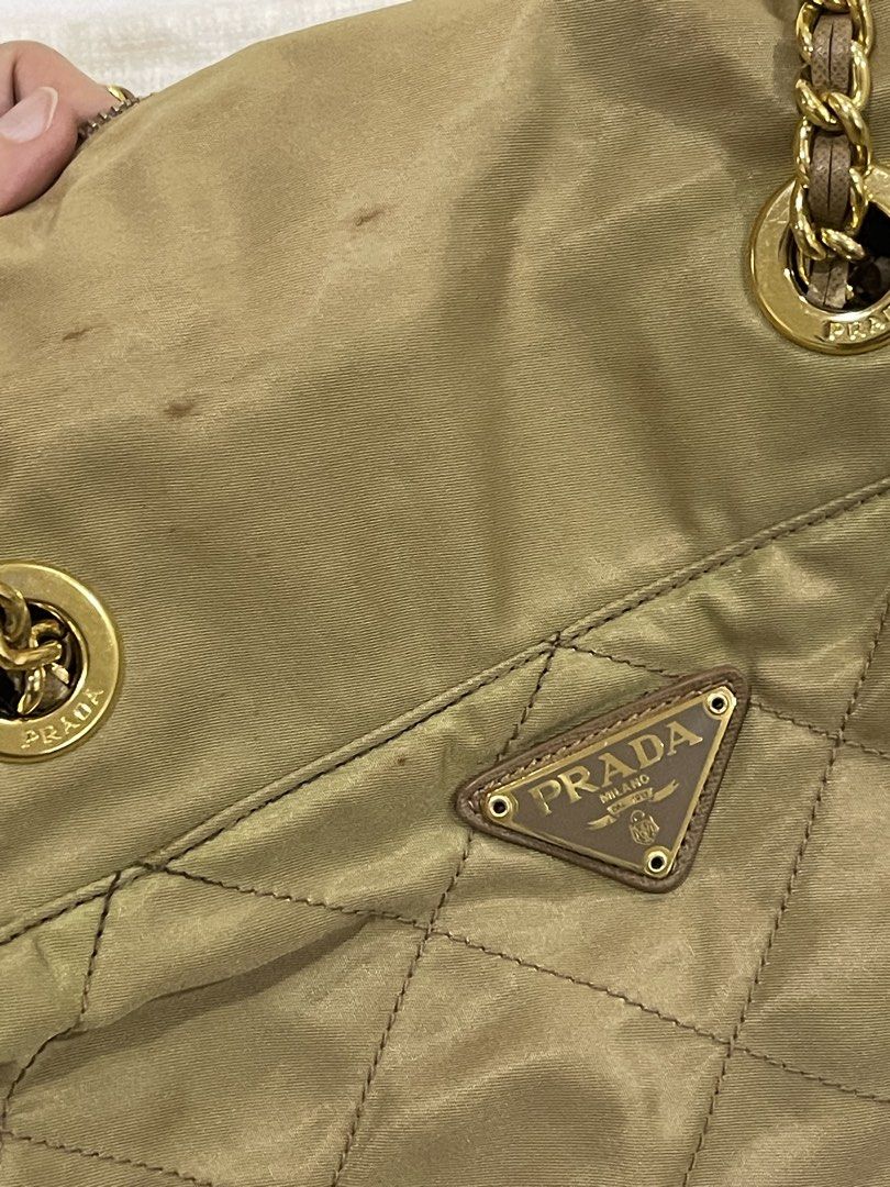 💯 Authentic Prada Chain Shoulder Bag (Category: Luxury Bags & Wallets) located in Antipolo. Submitted by immabratty (Listing ID 1454492875, Image 2). Description: Slightly Negotiable Needs spa RFS: Decluttering.