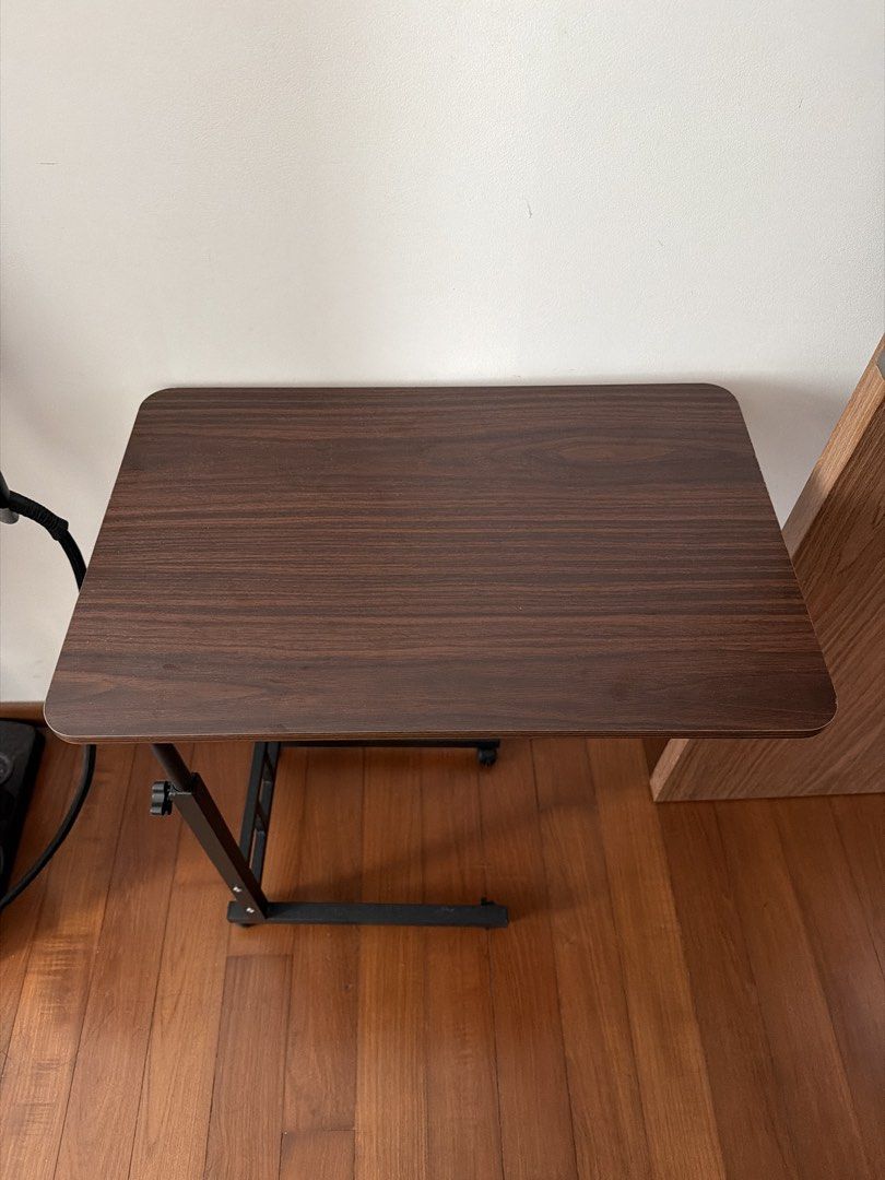 Adjustable side table (Category: Tables & Sets) located in Singapore. Submitted by halohalo1234567 (Listing ID 1454377524, Image 2). Description: .