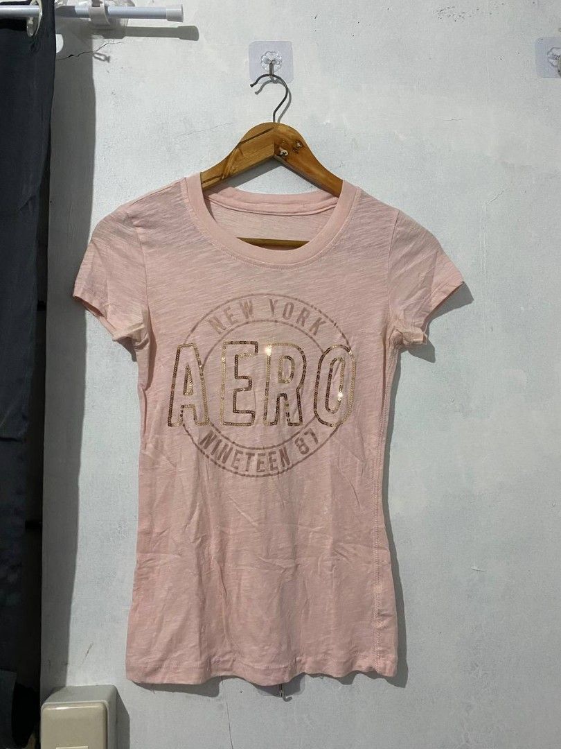 Aeropostale graphic top (Category: Blouses) located in San Rafael. Submitted by _foundbyk (Listing ID 1454524078, Image 1). Description: xs-small no issue.