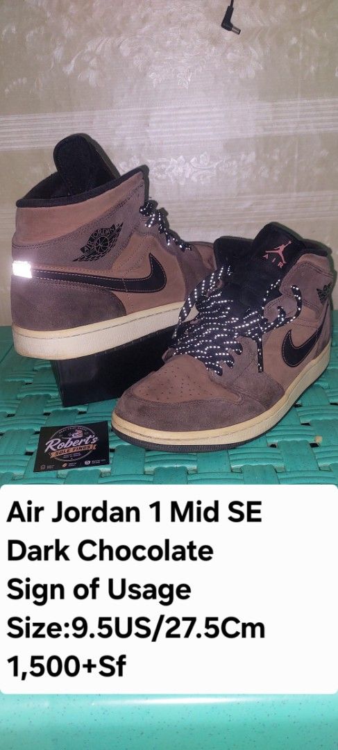 Air Jordan 1 Mid SE Dark Chocolate (Category: Sneakers) located in Candelaria. Submitted by RHOBZ29 (Listing ID 1454492408, Image 1). Description: - Air Jordan 1 Mid SE - Color: Dark Chocolate - Size: 9.5 US / 27.5 CM - Features: Reflective laces - Ideal for: Everyday wear.
