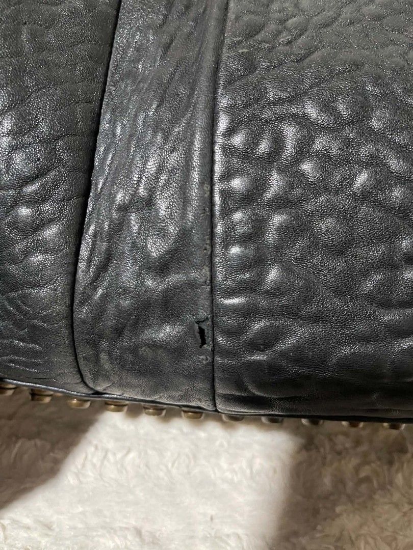 Alexander Wang Rocco shoulder bag (Category: Luxury Bags & Wallets) located in Naawan. Submitted by twillycalledprelovedbags (Listing ID 1454474482, Image 3). Description: issue sign of use ykk zipper.