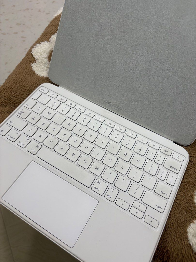Apple 10th Gen iPad Magic Keyboard Folio White, Computers & Tech, Parts ...