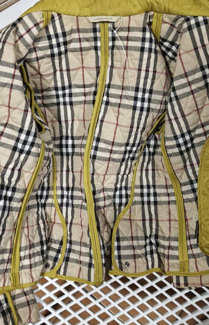 Authentic Burberry Puffer Jacket Size S (Category: Coats, Jackets and Outerwear) located in Aguinaldo. Submitted by designerlaneph (Listing ID 1454470886, Image 2). Description: Previously owned Burberry puffer jacket size small 💯% authentic in nice condition free shipping onhand.