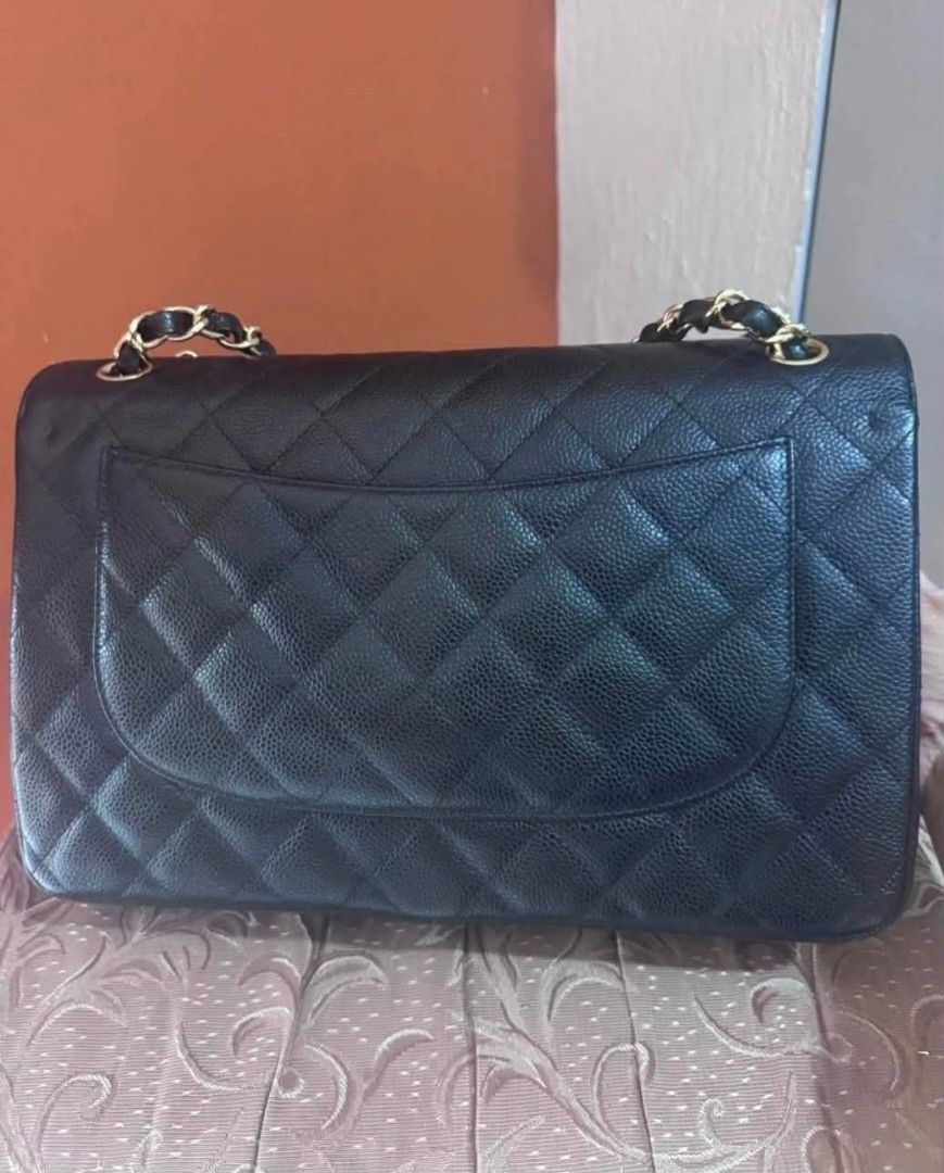 Authentic Chanel Classic Double Flap Jumbo Caviar (Category: Luxury Bags & Wallets) located in Marikina City. Submitted by aussiemaan (Listing ID 1416064064, Image 3). Description: Double Flap Jumbo Caviar Series 19 With Dust bag,Card Holo intact ❤️ 8.8.