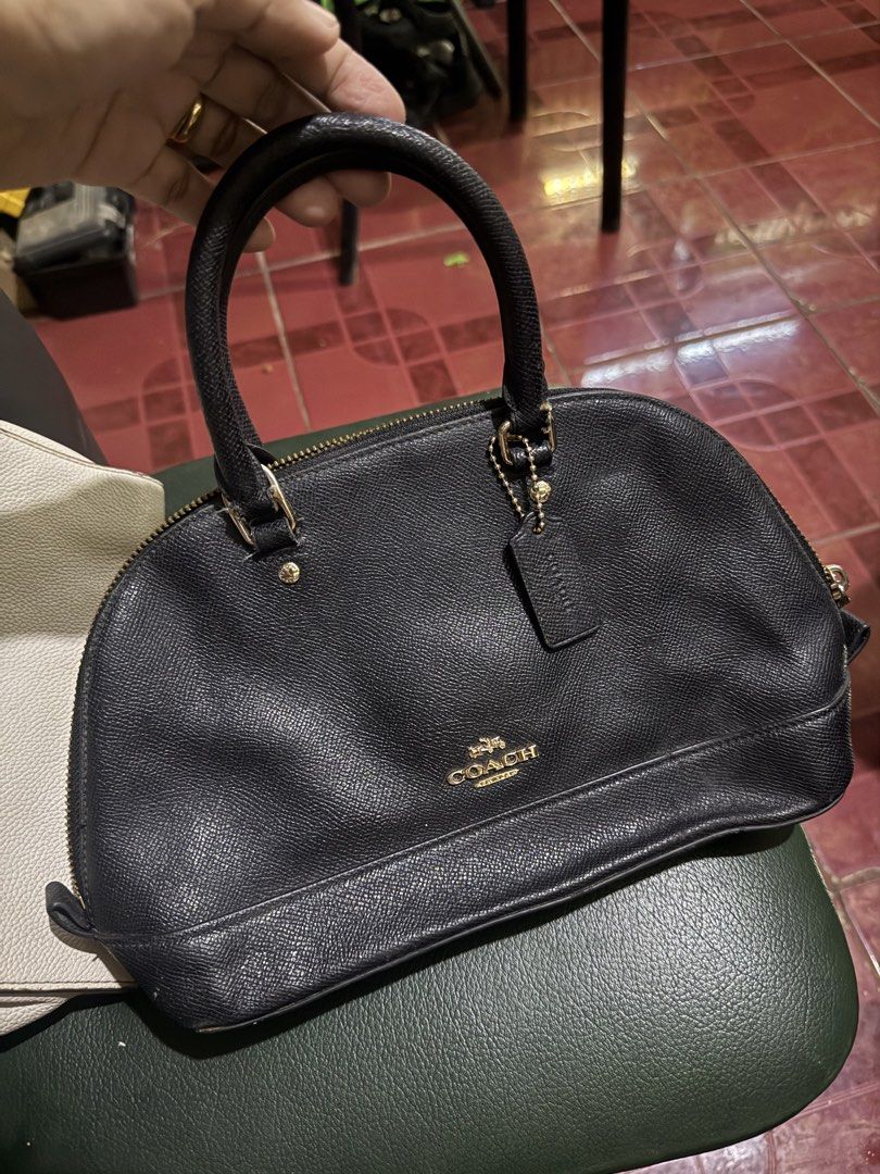 Authentic Coach Black Dome Bag (Category: Luxury Bags & Wallets) located in Manila. Submitted by handpickedbyannecox (Listing ID 1454394178, Image 2). Description: - Authentic black Coach satchel bag - Crafted from premium pebbled leather - Secure zip-top closure for your essentials - Convenient interior pockets for organization - Elegant embossed Coach logo on the front - Signs of used sa handle strap ❌No sling❌ ❌Bawal sa maarte ❌ ❌No COD❌.