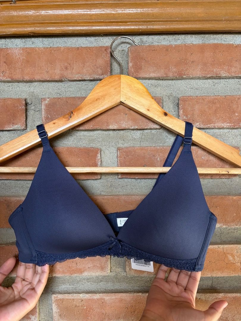 B75 / 34B Wacoal Bra (Category: Undergarments & Loungewear) located in Batac City. Submitted by vanillabuttercream (Listing ID 1454419370, Image 1). Description: - Comfortable Wacoal bras - Available colors: Navy, Olive Green, Beige - Sizes clearly marked on tags - Ideal for everyday comfort and wear - Feel free to send a message with any inquiries - Check IG @wear.yourcup - 550 ea / 2 for 1000.