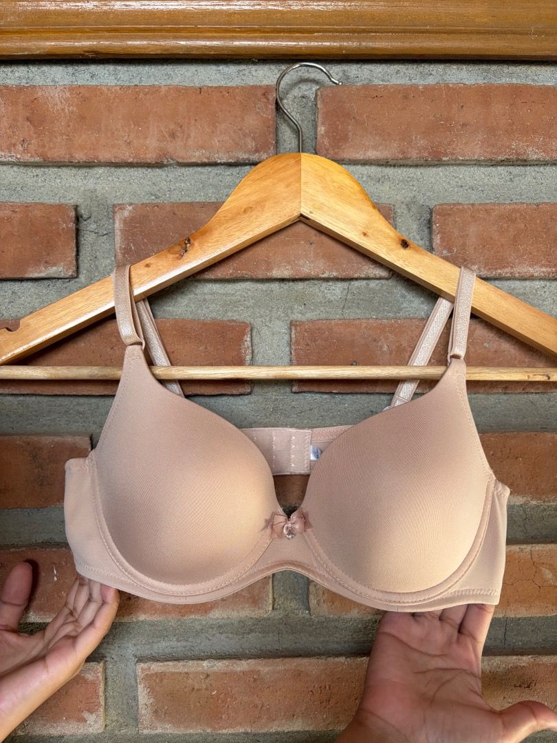 B75 / 34B Wacoal Bra (Category: Undergarments & Loungewear) located in Batac City. Submitted by vanillabuttercream (Listing ID 1454419370, Image 3). Description: - Comfortable Wacoal bras - Available colors: Navy, Olive Green, Beige - Sizes clearly marked on tags - Ideal for everyday comfort and wear - Feel free to send a message with any inquiries - Check IG @wear.yourcup - 550 ea / 2 for 1000.