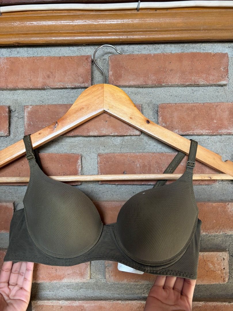 B75 / 34B Wacoal Bra (Category: Undergarments & Loungewear) located in Batac City. Submitted by vanillabuttercream (Listing ID 1454419370, Image 2). Description: - Comfortable Wacoal bras - Available colors: Navy, Olive Green, Beige - Sizes clearly marked on tags - Ideal for everyday comfort and wear - Feel free to send a message with any inquiries - Check IG @wear.yourcup - 550 ea / 2 for 1000.