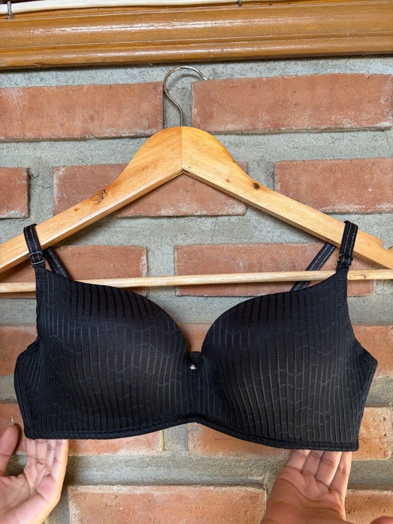 B85 / 38B Wacoal Bra (Category: Undergarments & Loungewear) located in Batac City. Submitted by vanillabuttercream (Listing ID 1454466647, Image 1). Description: ❌ SLIDE #1, #4, #5, #9, #10 - Great additions to your lingerie collection. - Check my IG @wear.yourcup - 550 ea / 2 for 1000.