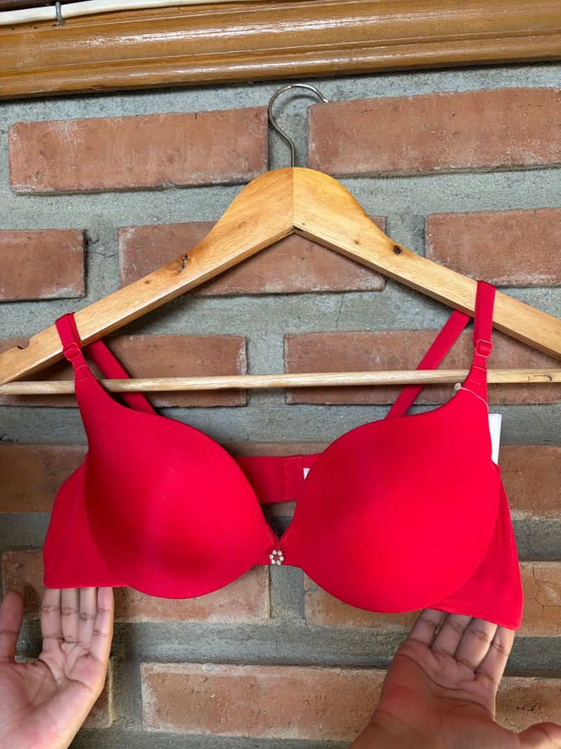 B85 / 38B Wacoal Bra (Category: Undergarments & Loungewear) located in Batac City. Submitted by vanillabuttercream (Listing ID 1454466647, Image 2). Description: ❌ SLIDE #1, #4, #5, #9, #10 - Great additions to your lingerie collection. - Check my IG @wear.yourcup - 550 ea / 2 for 1000.