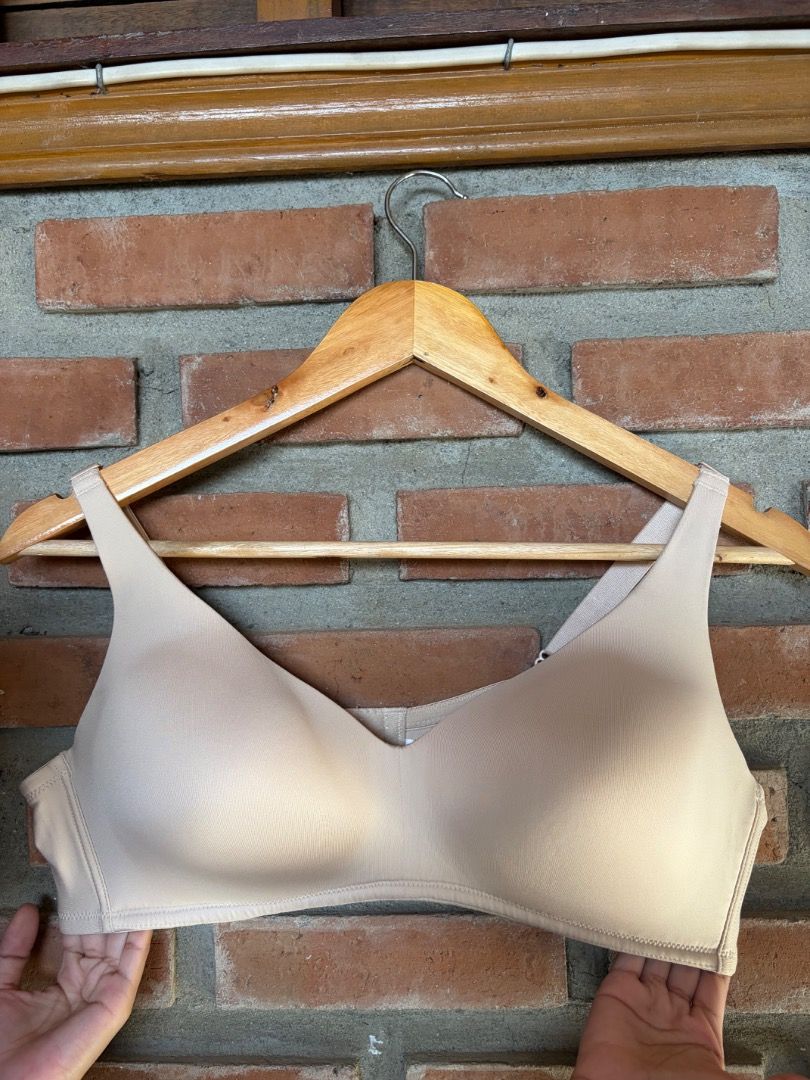 B95 / 42B Wacoal Bra (Category: Undergarments & Loungewear) located in Batac City. Submitted by vanillabuttercream (Listing ID 1454467461, Image 1). Description: - Super comfy wireless design - Smooth and seamless for a sleek look - Perfect for everyday wear - Soft fabric that feels great on your skin - Easy to put on and take off - Versatile nude color matches any outfit - Experience ultimate comfort!.
