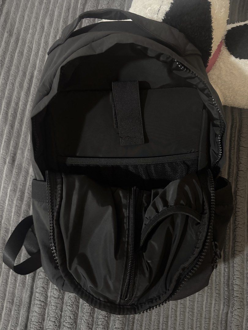 BAGSMART Black Nylon Backpack (Category: Backpacks) located in Butuan. Submitted by notcwp (Listing ID 1454506791, Image 3). Description: Original price: ₱1,588 Fits 13.3 inch laptop BAGSMART black nylon backpack. Features main compartment with sleeve, front zip pocket, side water bottle pockets, and padded mesh back/straps. Perfect for daily use or travel..