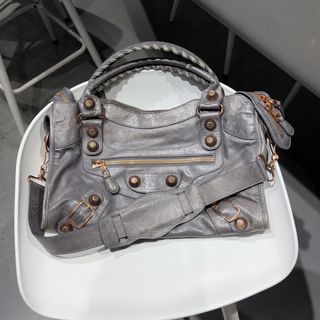 (Category: ) located in . Submitted by chic.botique (Listing ID 1454465382, Image 1). Description: .