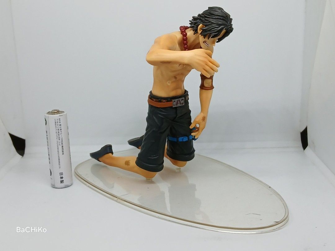 Banpresto One Piece (Category: Figurines & Statues) located in Quezon City. Submitted by bachiko (Listing ID 1454431953, Image 3). Description: Banpresto One Piece P200 (loose) may crack at scratches yung base Location: Novaliches, Quezon City FB Page: Bachiko's Toy and Collectibles.