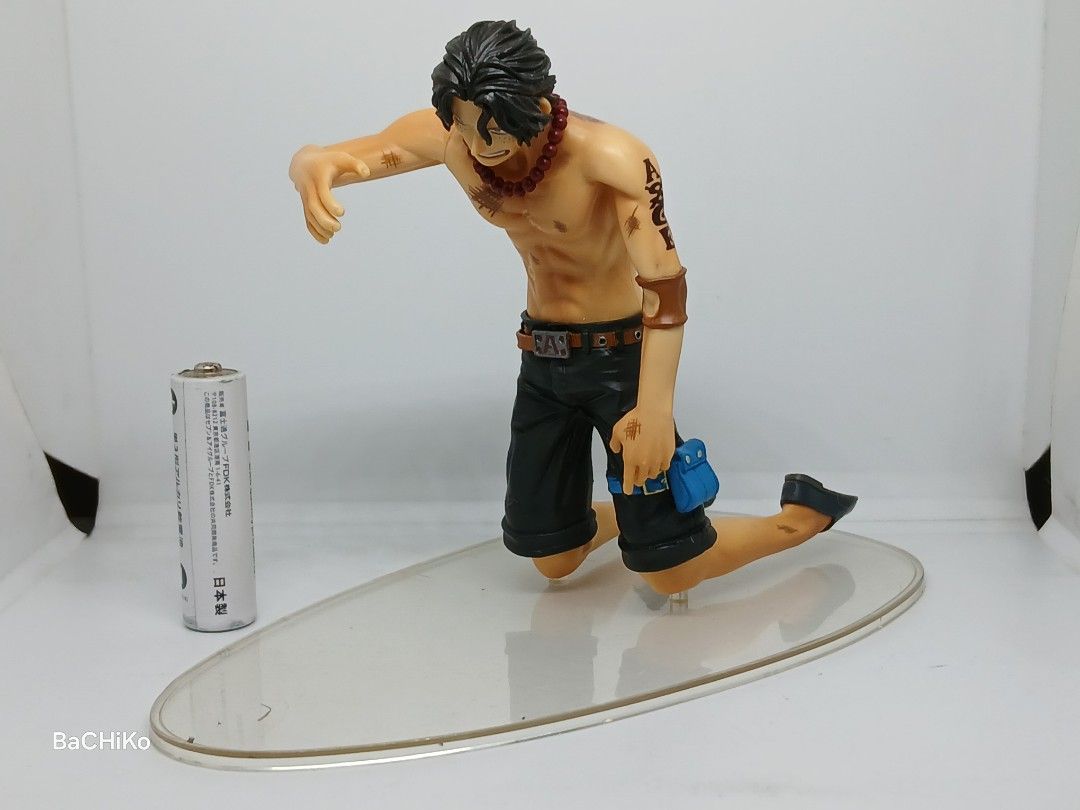 Banpresto One Piece (Category: Figurines & Statues) located in Quezon City. Submitted by bachiko (Listing ID 1454431953, Image 2). Description: Banpresto One Piece P200 (loose) may crack at scratches yung base Location: Novaliches, Quezon City FB Page: Bachiko's Toy and Collectibles.