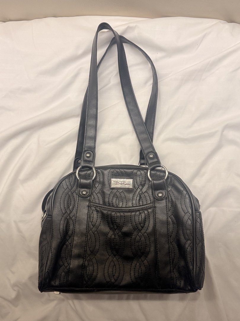 Black y2k Bella Russo shoulder bag (Category: Shoulder Bags) located in Quezon City. Submitted by ccmirae (Listing ID 1454467941, Image 2). Description: lightly used, minor scratches to label, although no tears or defects in interior & exterior..