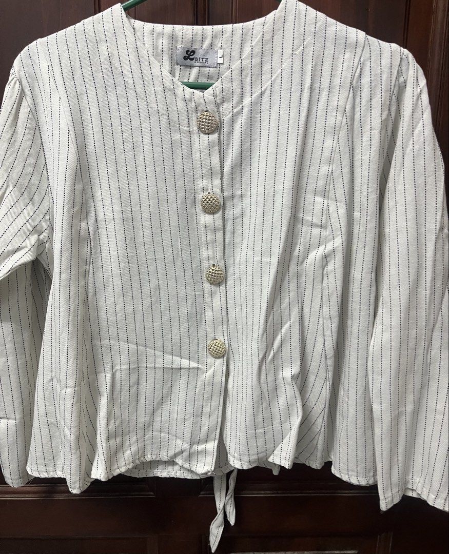 blouse (Category: Blouses) located in Kuala Lumpur. Submitted by thehazwa (Listing ID 1454534849, Image 1). Description: boleh ikat belakang.