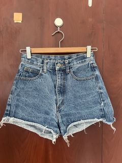 (Category: ) located in . Submitted by sgsellingclothes (Listing ID 1454427529, Image 1). Description: .