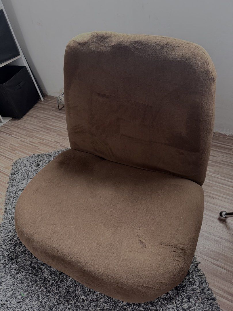 Brown Reclining Floor Chair (Category: Chairs) located in Quezon City. Submitted by sellantroe (Listing ID 1454437577, Image 1). Description: - Tear in the middle when fully reclined - Foam filling is no longer as full - Spring inside can be slightly felt when seated.