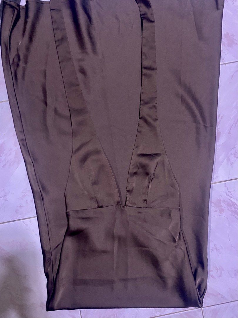 Brown Satin Halter Neck Maxi Dress (Category: Dresses) located in General Santos City (Dadiangas). Submitted by dndxoxo (Listing ID 1454370432, Image 1). Description: Can fit XS-Semi M Super pretty! ❤️.