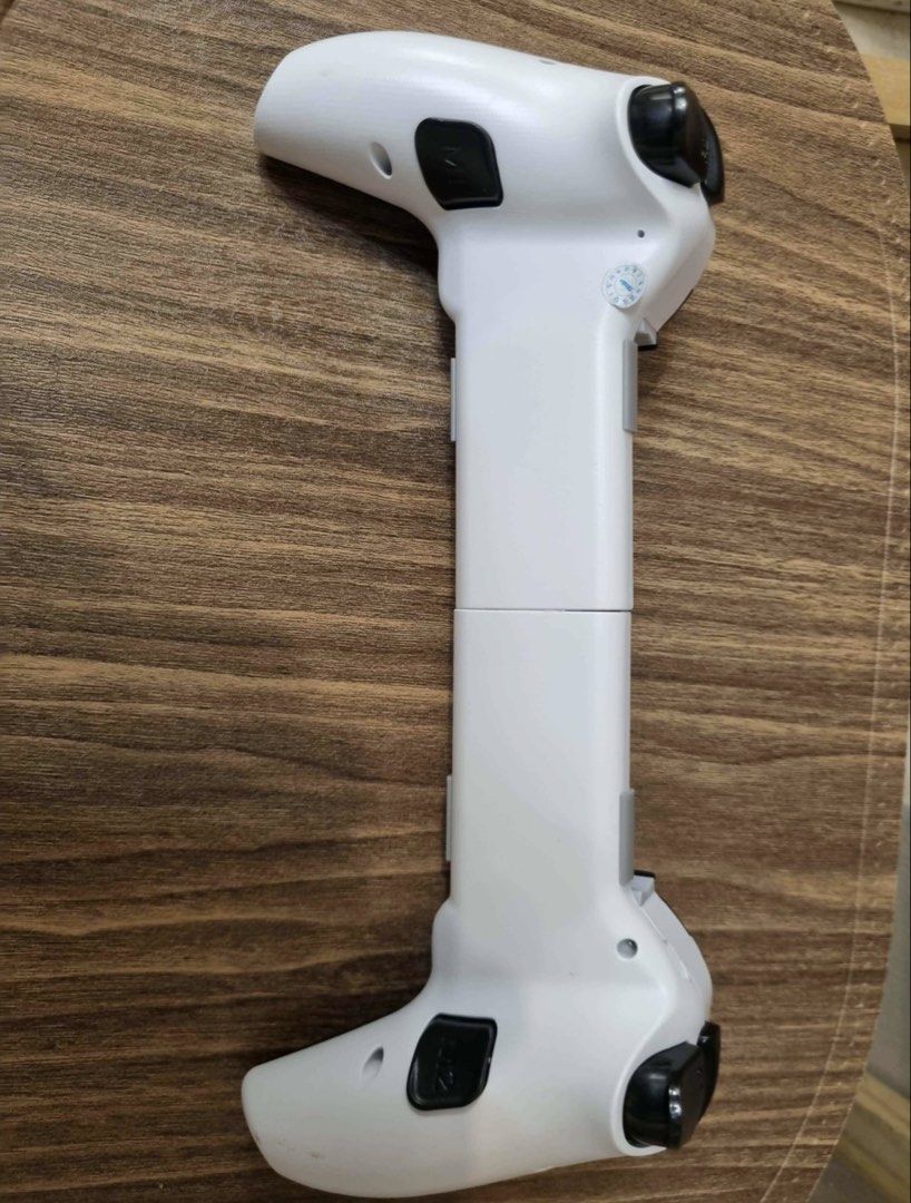 BSP D9 (Category: Controllers) located in Manila. Submitted by tarahlito45496 (Listing ID 1454501481, Image 3). Description: BSP D9 Controller with Box. Can be used for IPAD/Tablet/Switch/Mobile Phone. Last price posted.
