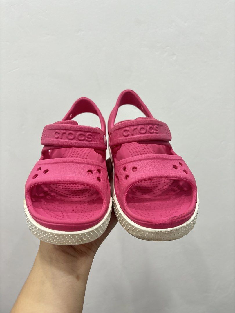 C11 crocs (Category: Babies & Kids Fashion) located in Imus. Submitted by littlebooythriftstore (Listing ID 1454536335, Image 2). Description: Wala ng logo sa isa but not noticeable naman Bacoor.