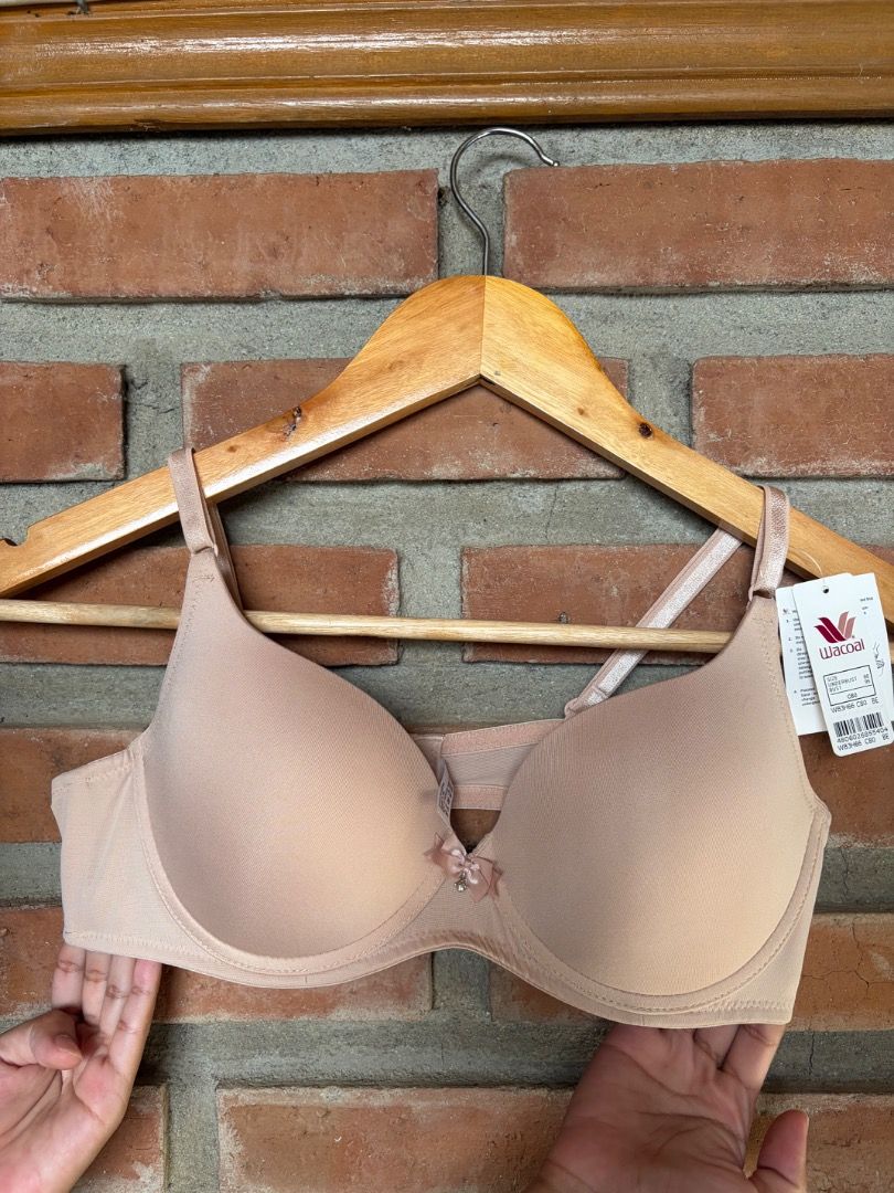 C75/34C Wacoal Bras (Category: Undergarments & Loungewear) located in Batac City. Submitted by vanillabuttercream (Listing ID 1454468164, Image 3). Description: ❌ SLIDE #3, #4.