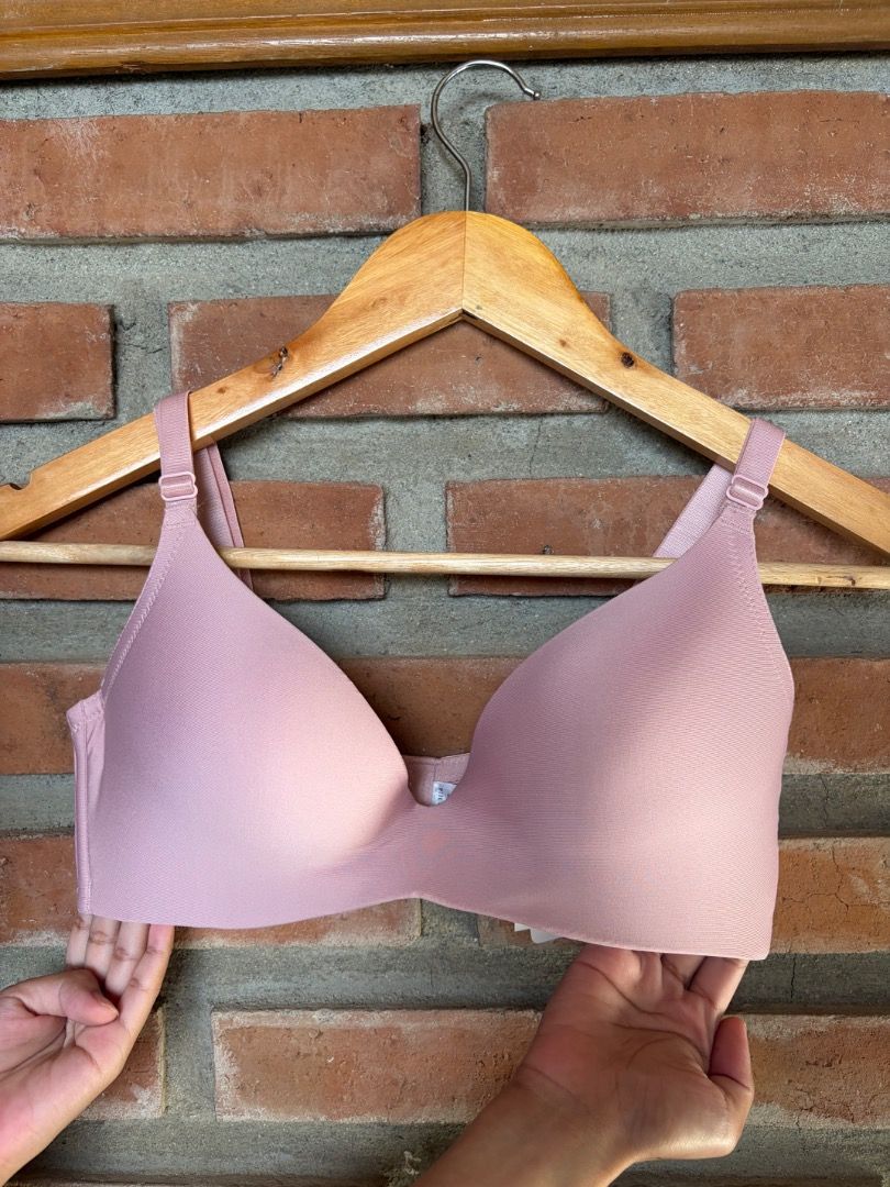 C75/34C Wacoal Bras (Category: Undergarments & Loungewear) located in Batac City. Submitted by vanillabuttercream (Listing ID 1454468164, Image 1). Description: ❌ SLIDE #3, #4.