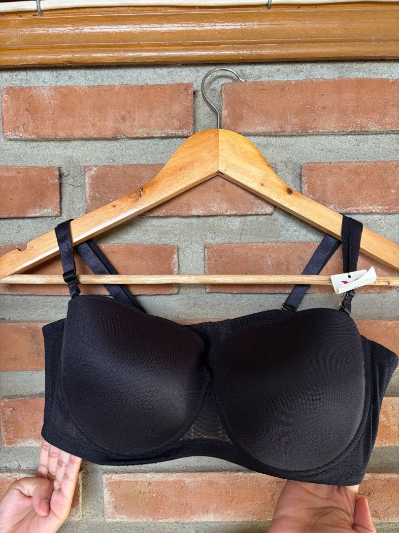 C90/40C Wacoal Bras (Category: Undergarments & Loungewear) located in Batac City. Submitted by vanillabuttercream (Listing ID 1454470193, Image 2). Description: - Colors: Soft pink and classic black - Features adjustable straps for a perfect fit - Comfortable band for all-day wear - Ideal everyday essentials .