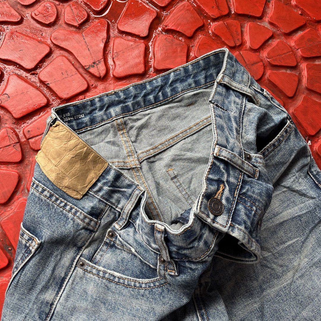 CELINE DENIM UNION WASHED PANTS (Category: Activewear) located in San Jose del Monte. Submitted by qrt_ty (Listing ID 1454439021, Image 3). Description: WTS !!! CELINE DENIM WASHED UNION PANTS SIZE - 28 ON TAG ISSUE CHECK PICS ON WAIST CUT MADE IN JAPAN PRICE - 4K SHIP.