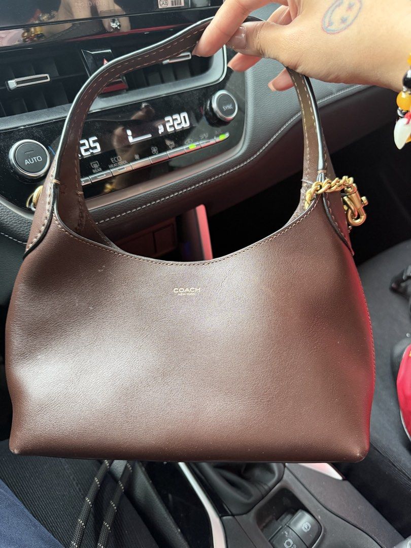 coach (Category: Shoulder Bags) located in Santa Rosa. Submitted by que_08 (Listing ID 1454415822, Image 1). Description: .