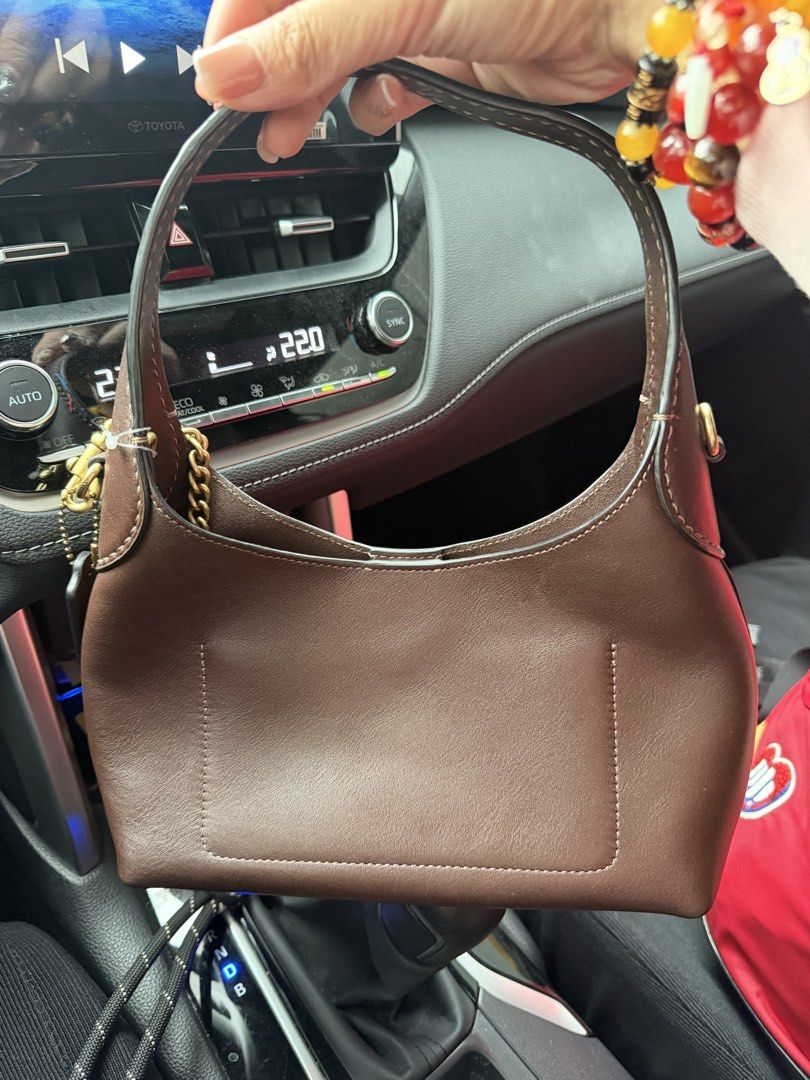 coach (Category: Shoulder Bags) located in Santa Rosa. Submitted by que_08 (Listing ID 1454415822, Image 2). Description: .