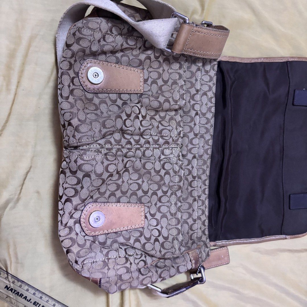 Coach (Category: Cross-body Bags) located in Manila. Submitted by haraseccar33788 (Listing ID 1454453463, Image 3). Description: .