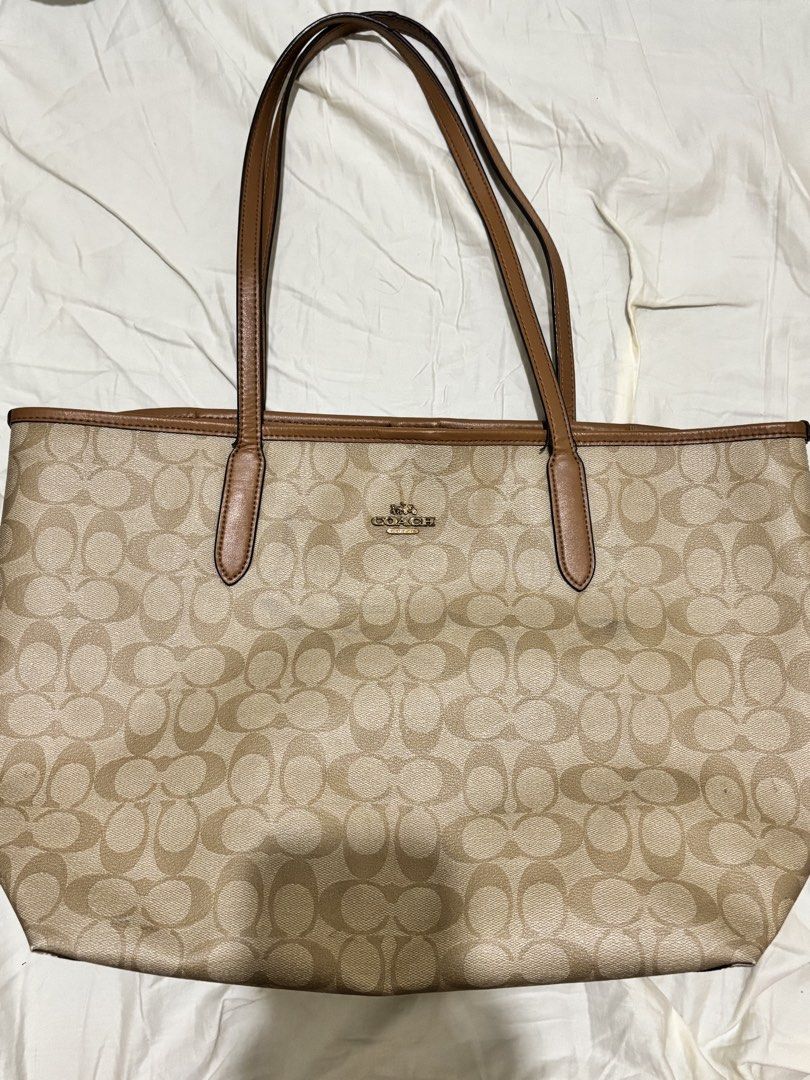Coach City Tote Bag (Category: Luxury Bags & Wallets) located in Davao. Submitted by faerygrunge (Listing ID 1454539622, Image 2). Description: - Please manage your expectations and refer to the photos before purchasing. - Authentic - Minor stains - Strap has visible signs of wear, with some fraying/loose stitching near the attachment area - Interior has visible leather cracking - Ships nationwide - Can do meet up (Davao City only, downtown area 