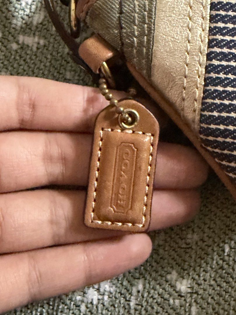 Coach Patchwork Wristlet (Category: Luxury Bags & Wallets) located in Mandaluyong City. Submitted by beautonline (Listing ID 1454462431, Image 2). Description: No issue 📍mandaluyong Open for lalamove / spx.