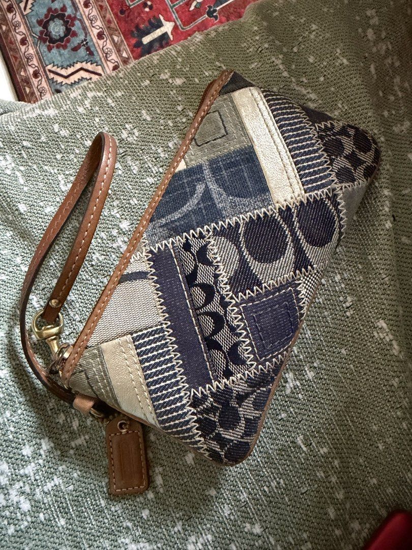 Coach Patchwork Wristlet (Category: Luxury Bags & Wallets) located in Mandaluyong City. Submitted by beautonline (Listing ID 1454462431, Image 1). Description: No issue 📍mandaluyong Open for lalamove / spx.
