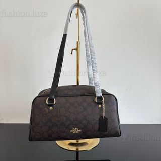 (Category: ) located in . Submitted by fashion.luxe (Listing ID 1454460404, Image 1). Description: .