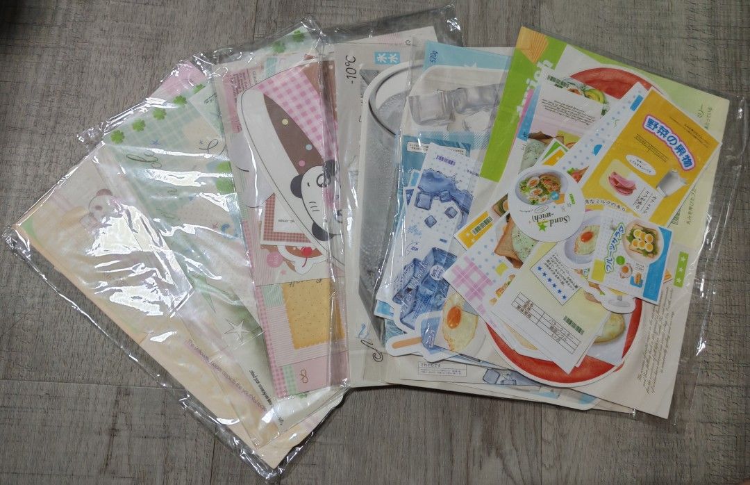 Craft sets (Category: Art & Prints) located in Singapore. Submitted by icelandic_ck (Listing ID 1454486901, Image 1). Description: Sticker, card all included in 1 pack $3/pack all for $16.