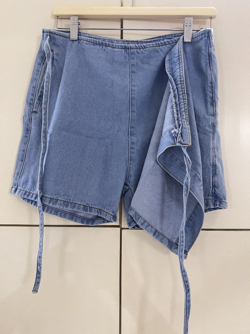CRISSA SIDE TIE DENIM SKORT (Category: Shorts) located in Socorro. Submitted by shopcha (Listing ID 1454372112, Image 3). Description: WAIST: 15in LENGTH: 15in TAG: 30 - BNWOT - NO FLAWS UNLESS STATED RFS: DECLUTTERING.