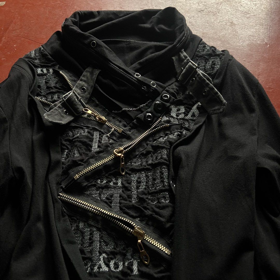 custom (Category: Formal Shirts) located in Lucena. Submitted by netnyahyo (Listing ID 1454440803, Image 2). Description: custom jacket Belt Strap, Multi Zip, Buttons, Poems, Neck Compartment. 25 length 18 width.