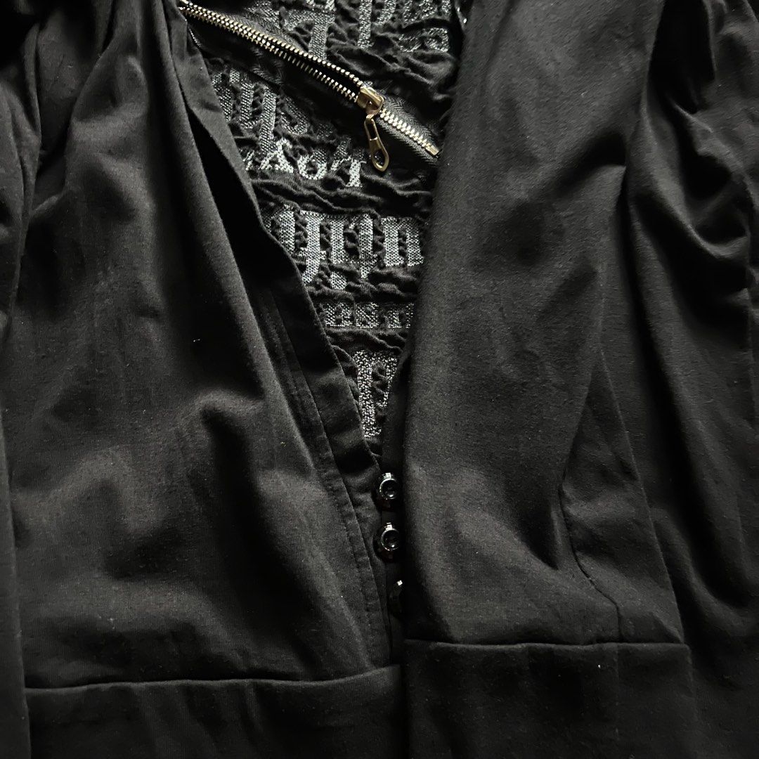 custom (Category: Formal Shirts) located in Lucena. Submitted by netnyahyo (Listing ID 1454440803, Image 3). Description: custom jacket Belt Strap, Multi Zip, Buttons, Poems, Neck Compartment. 25 length 18 width.