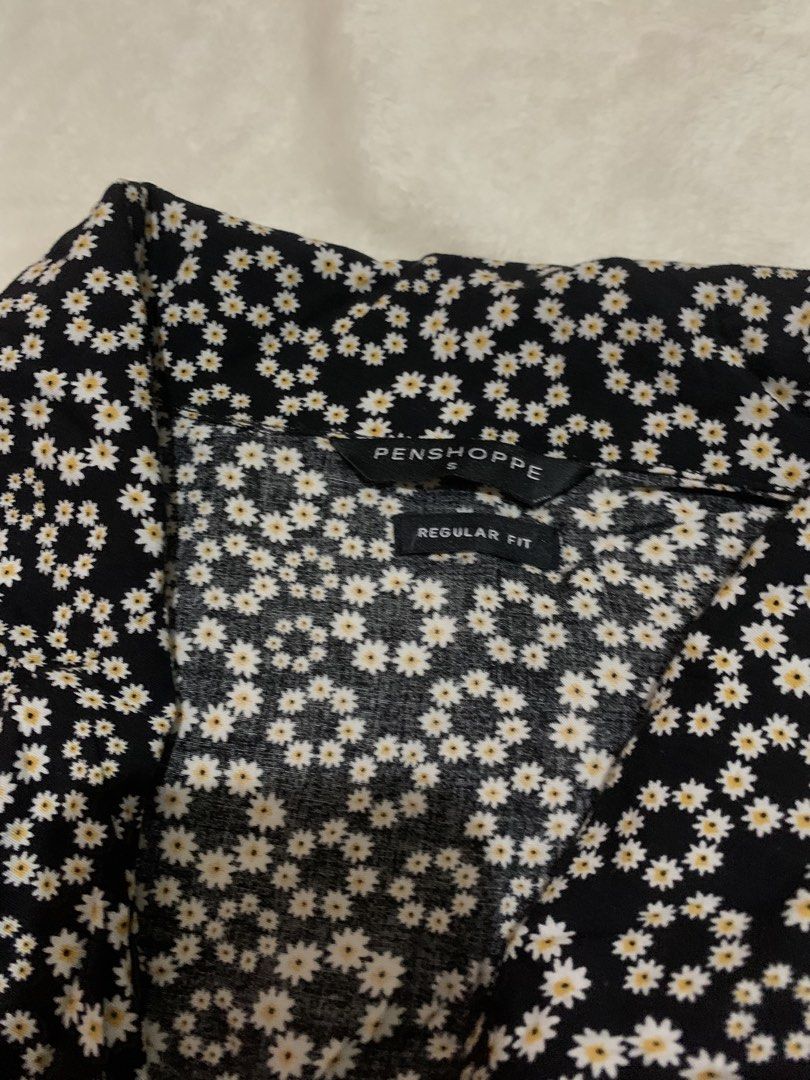 Daisy Midi Dress from Penshoppe (Category: Dresses) located in Pasay City. Submitted by de_clowttering (Listing ID 1454521172, Image 2). Description: Penshoppe Daisy Midi Dress Size: xs-s ₱300 Flaws: none preferably height is 5’3 below para hindi siya super ikli orange app checkout.